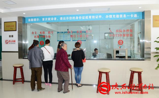 杜桥社区卫生服务中心在区委区政府的关怀下，在市、区卫计局的直接领导下，按照国家城市社区卫生建设标准要求，历经3次变迁，2004年6月成功转型，由原盈田卫生所转型为杜桥社区卫生服务中心，也是我市第一批审批的社区卫生服务机构。记者 许艾学 摄