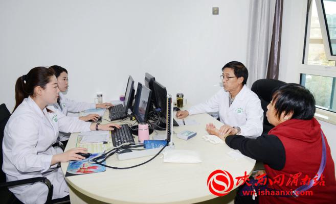 杜桥社区卫生服务中心在区委区政府的关怀下，在市、区卫计局的直接领导下，按照国家城市社区卫生建设标准要求，历经3次变迁，2004年6月成功转型，由原盈田卫生所转型为杜桥社区卫生服务中心，也是我市第一批审批的社区卫生服务机构。记者 许艾学 摄