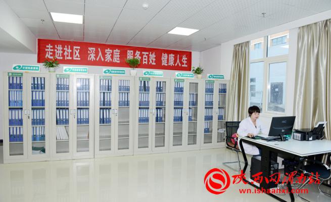 目前中心占地8.2亩，建筑面积1万平方米，职工130名，设置病床100张，医养结合病床1oo张。开设全科、中医、公卫科等15个临床医技科室，下辖4个社区卫生服务站。记者 许艾学 摄