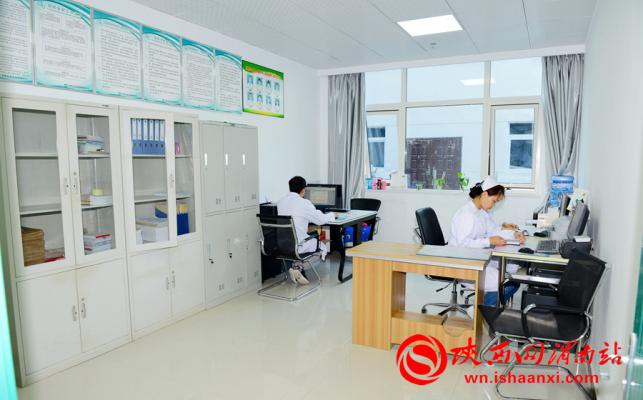 目前中心占地8.2亩，建筑面积1万平方米，职工130名，设置病床100张，医养结合病床1oo张。开设全科、中医、公卫科等15个临床医技科室，下辖4个社区卫生服务站。记者 许艾学 摄