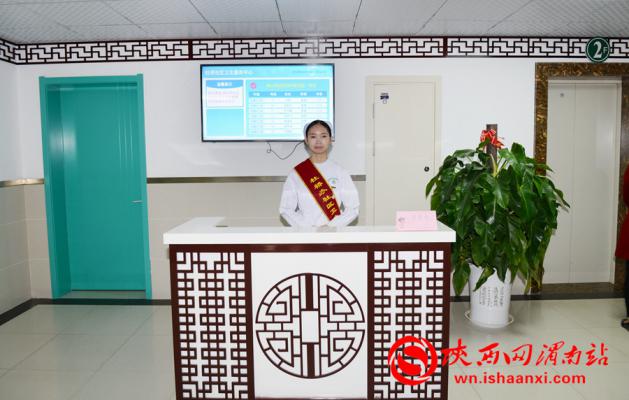   杜桥社区卫生服务中心被区委区政府授予文明单位，被市区总工会授予文明职工之家，被渭南市卫计局授予全市住院医师规范化培训基地，去年临渭区卫计局组织的基层卫生大比武，该中心荣获团体二等奖。记者 许艾学 摄