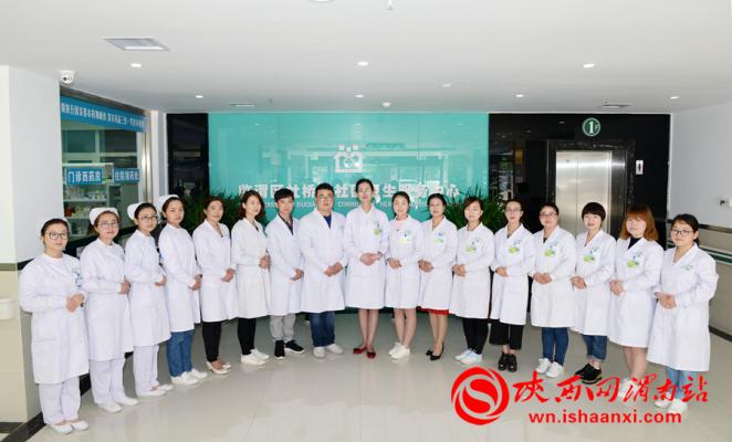   杜桥社区卫生服务中心被区委区政府授予文明单位，被市区总工会授予文明职工之家，被渭南市卫计局授予全市住院医师规范化培训基地，去年临渭区卫计局组织的基层卫生大比武，该中心荣获团体二等奖。记者 许艾学 摄